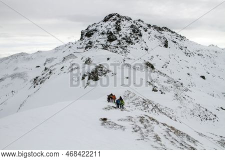 Kaltenbach ​hochfugen, Austria - 11 Jan, 2020: A Group Of Snowboarders On A Freeride In The Snowy Mo