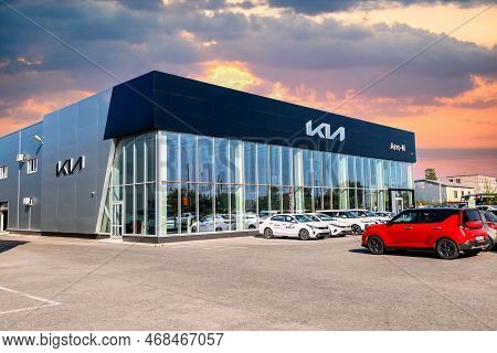 Velikiy Novgorod, Russia - August 26, 2022: Office Of Official Dealer Kia Motors. Kia Motors Is Sout