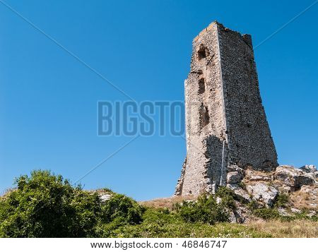 Középkori torony