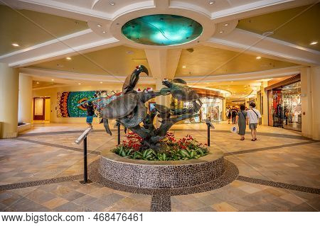 Honolulu, Hawaii - January 1, 2022: Interior View Of The Sheraton Waikiki Hotel In Waikiki.