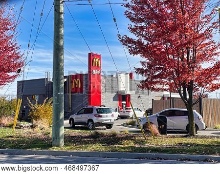 Kingston, Canada - 23 October 2022: Cars Are Waiting In Line For The Drive Tru Of A Fast Food Restau
