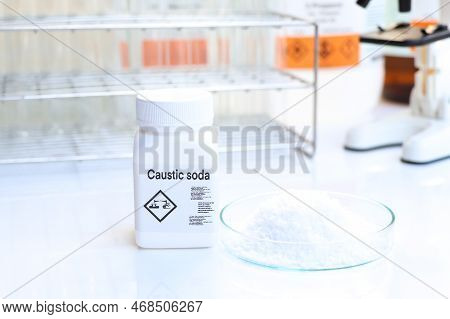 Caustic Soda In Bottle , Chemical In The Laboratory And Industry, Chemicals Used In The Analysis
