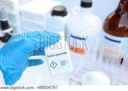 Sodium Gluconate In Bottle , Chemical In The Laboratory And Industry, Chemicals Used In The Analysis