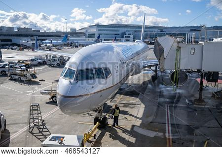 San Francisco, Dec 12, 2022. United Airlines Airplane Ready For Boarding, Viewed From The Glass Wind