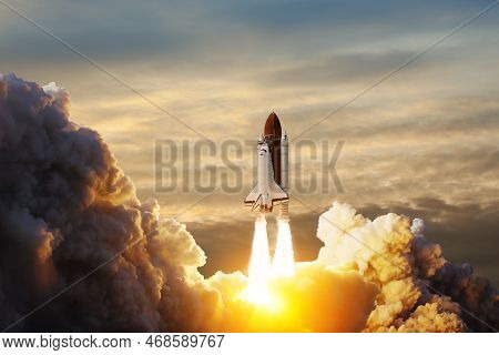 Spaceship Lift Off. Space Shuttle With Smoke And Blast Takes Off Into Space On A Background Of Sunse