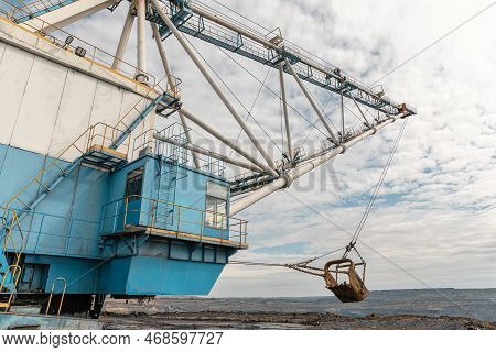 Walking Excavator Working At Coal Mine. Dragline Excavator Loads Soil, Clay. Work Walking Excavator 