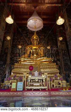 Bangkok, Thailand - December 13, 2022 : Low Angle View A Beautiful Buddha Statue In Wat Suthat, Wat 