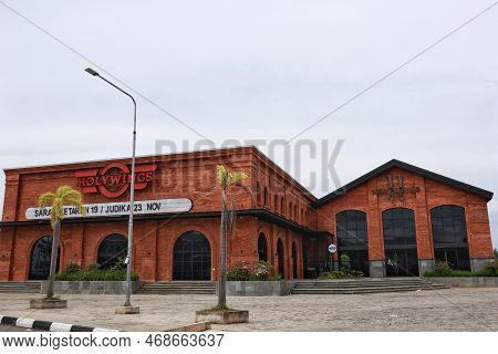 Batam, Riau Islands Indonesia - November 20, 2022: Holywings Club And Bar Building At Harbour Bay Ba