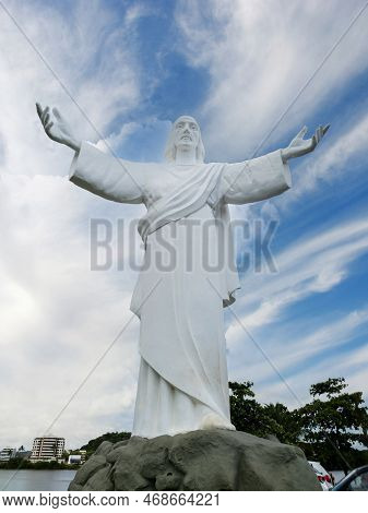 Ilheus, Bahia, Brazil - January 8, 2023 : View Of The Statue Of Christ On The Cristo Beach In The Ci