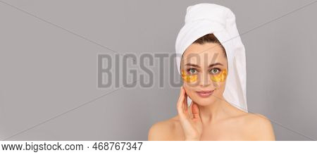 Eye Patch. Do Care More. Applying Golden Anti-fatigue Mask. Girl Reduce Eye Bags. Skincare. Collagen