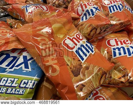 Grovetown, Ga Usa - 01 06 23: Grocery Store Chex Mix Variety Display Bin