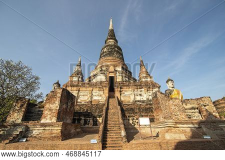 Thailand Ayutthaya Wat Yai Chai Mongkon