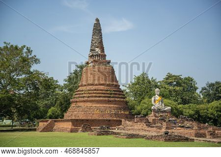 Thailand Ayutthaya Wat Worachettharam