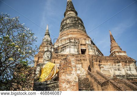 Thailand Ayutthaya Wat Yai Chai Mongkon