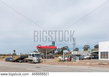 Heidelberg, South Africa - Sep 24, 2022: A Street Scene, With A Gas Station, In Heidelberg In The We