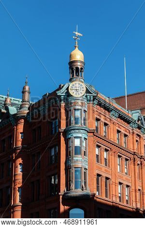 Historic Suntrust Building With The Clock Tower In Washington Dc