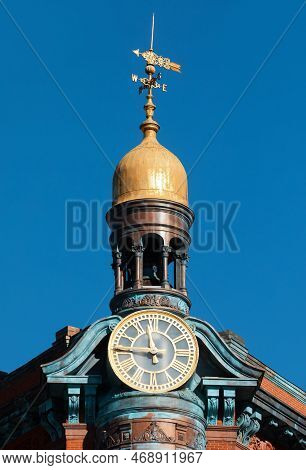 Historic Suntrust Building With The Clock Tower In Washington Dc