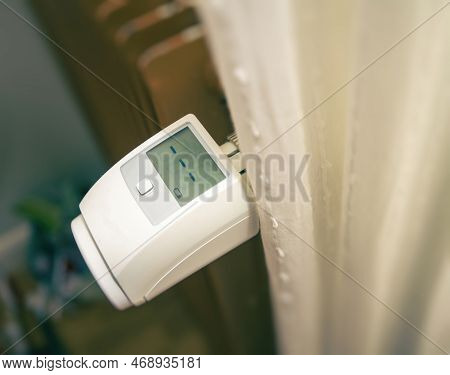 Battery Low Drained On The Smart Iot Internet Operated Thermostat Valve Heating Controller With Line