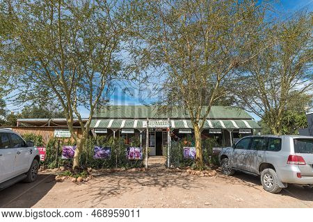 Van Wyksdorp, South Africa - Sep 24, 2022: A Street Scene, With The Spekboom Restaurant And Vehicles