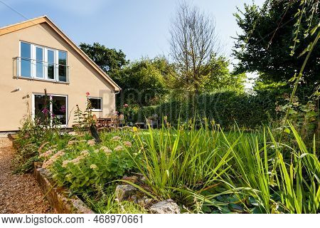 Hardwick, Cambridgeshire - August 30 2018: Surburban Landscaped Garden And Patio With Table And Chai