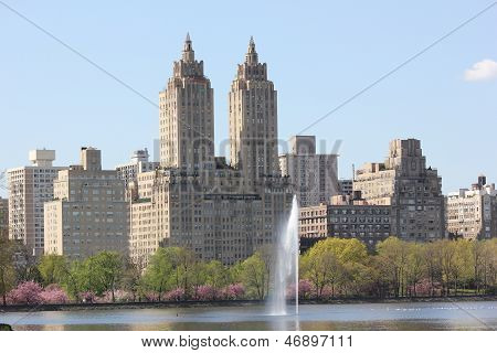 Fontanna na Jacqueline Kennedy Onasis zbiornik w Central Park