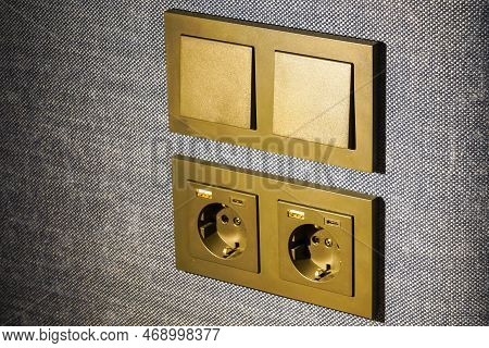 Light Switches, 220v, Usb And Usb Type C Sockets Are Built Into The Fabric Surface Of The Upholstere
