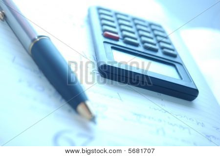 Calculadora, caneta-tinteiro