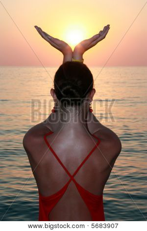 sun in hands