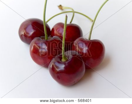 Ciliegie su bianco 1