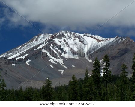 Mount Shasta pod mlha