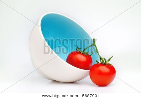 Dvě červené cherry rajčata