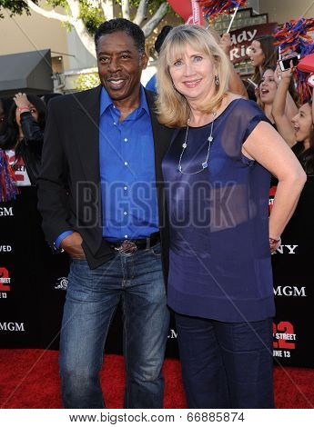 LOS ANGELES - JUN 09:  Ernie Hudson & Linda Hudson arrives to the 