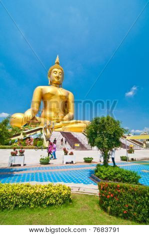 Suurin kuva buddha
