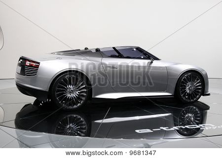 Volkswagen Ag Audi E-tron Spyder na autosalonu v Paříži