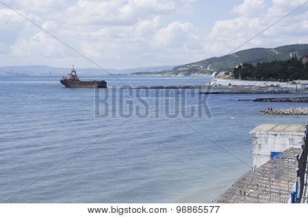 Freezing bay of the Black Sea in the village Kabardinka
