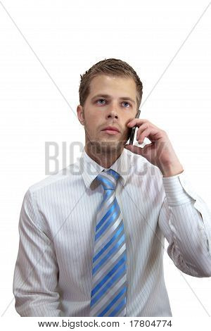 Unge forretningsmand med en mobiltelefon