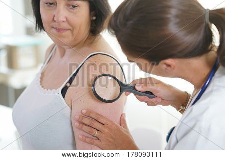 woman seeing doctor for dermatological control