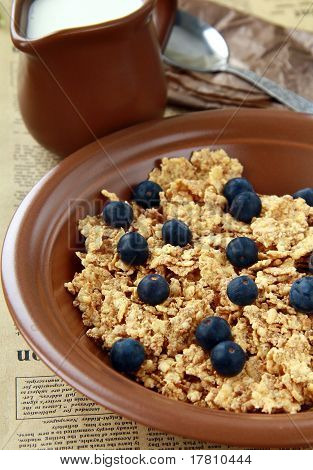 sana colazione di muesli con bacche fresche