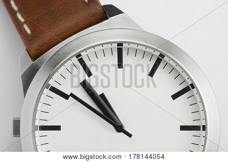 Analog watch with space for a conceptual visualization of a text to be determined