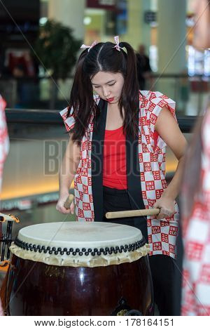 Moscow, Russia - March 25, 2017: Group Of Japanese Taiko Drummers Girls Perform In Kaleidoscope Shop