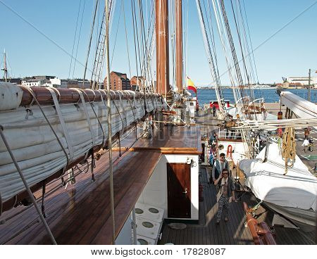 spanisches Schiff Besucher