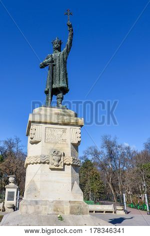 Monument statue of stefan cel mare si sfant, the great and holy, chisinau, moldova, blue sky