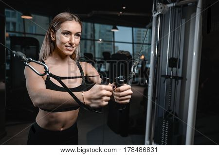 Sexy Pretty Fitness Girl Diet Training Chest Pumping Beautiful Breast.