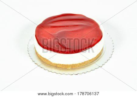 Prepared for special occasions, delicious and beautiful red fruit cake