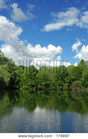 Jezero scéna