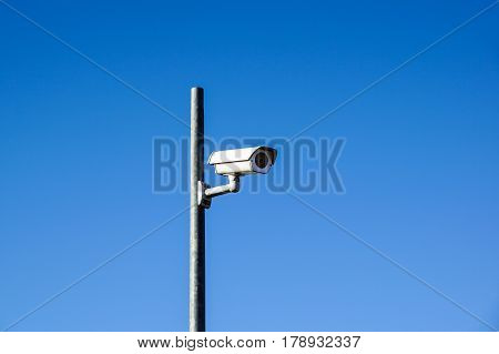 Laterally camera on a post in bue sky .