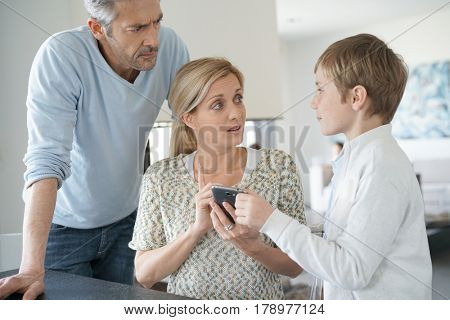parents telling their son to behave with smartphone