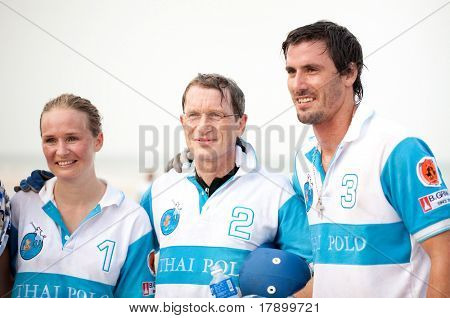 HUA HIN - 9. dubna: zleva doprava - C. Link, H. Link, Agustin Martinez. Vítězové z asijských Beach 