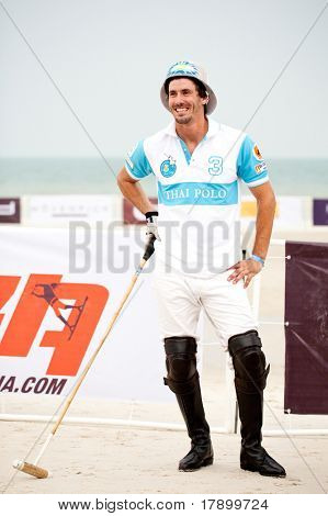 HUA HIN - 9. dubna: Pólo hráče Agustin Martinez. Vítěz asijské Beach Polo mistrovství B Grimm P