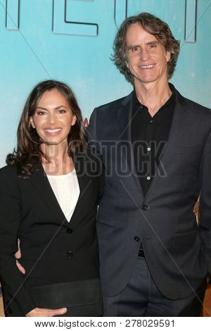 LOS ANGELES - JAN 10:  Susanna Hoffs, Jay Roach at the 